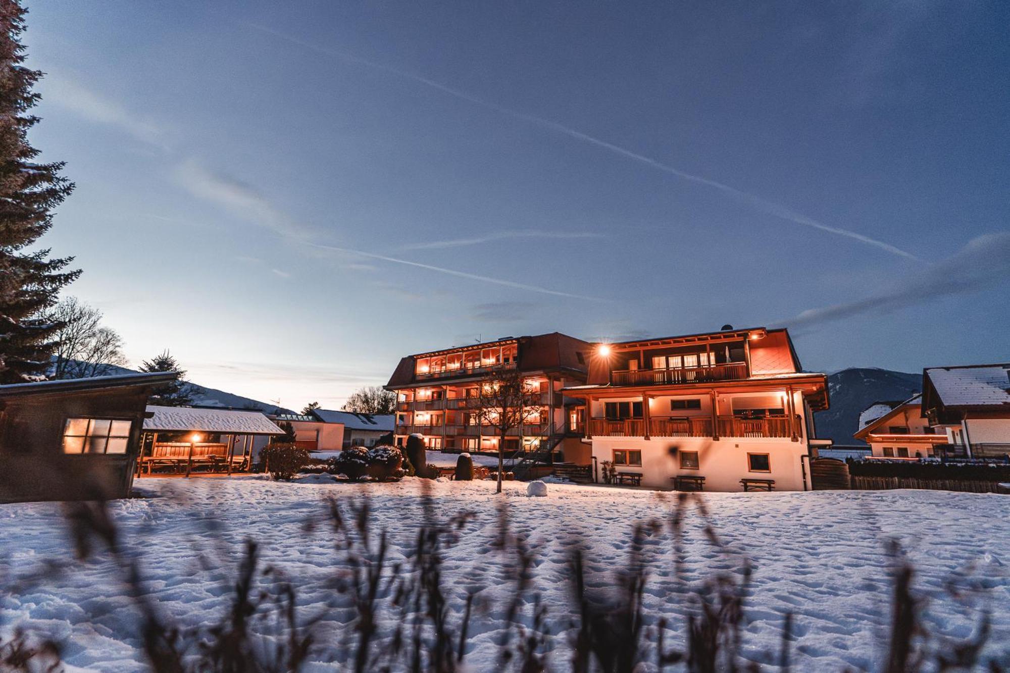 Hotel Reischach Brunico Bagian luar foto
