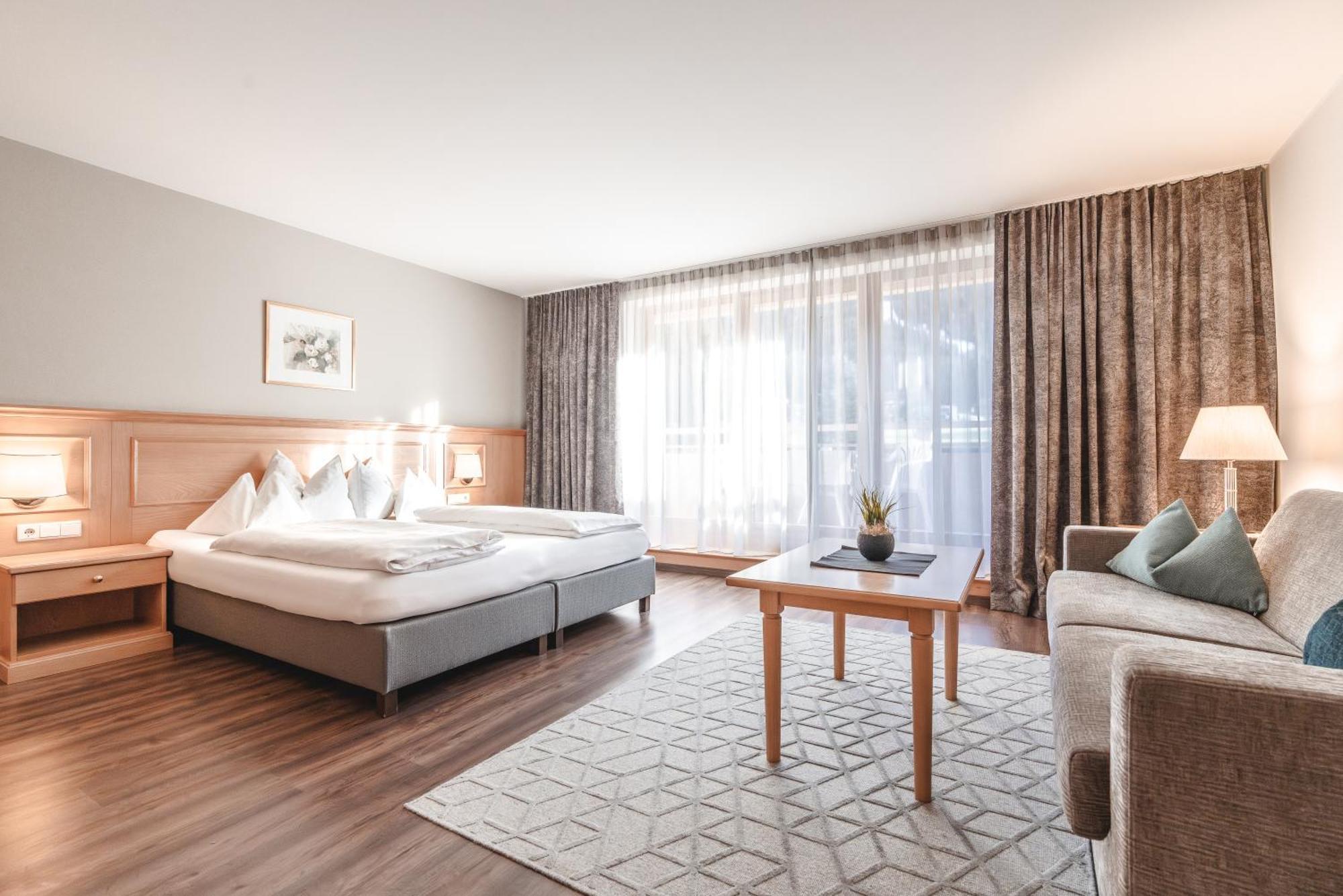 Hotel Reischach Brunico Bagian luar foto