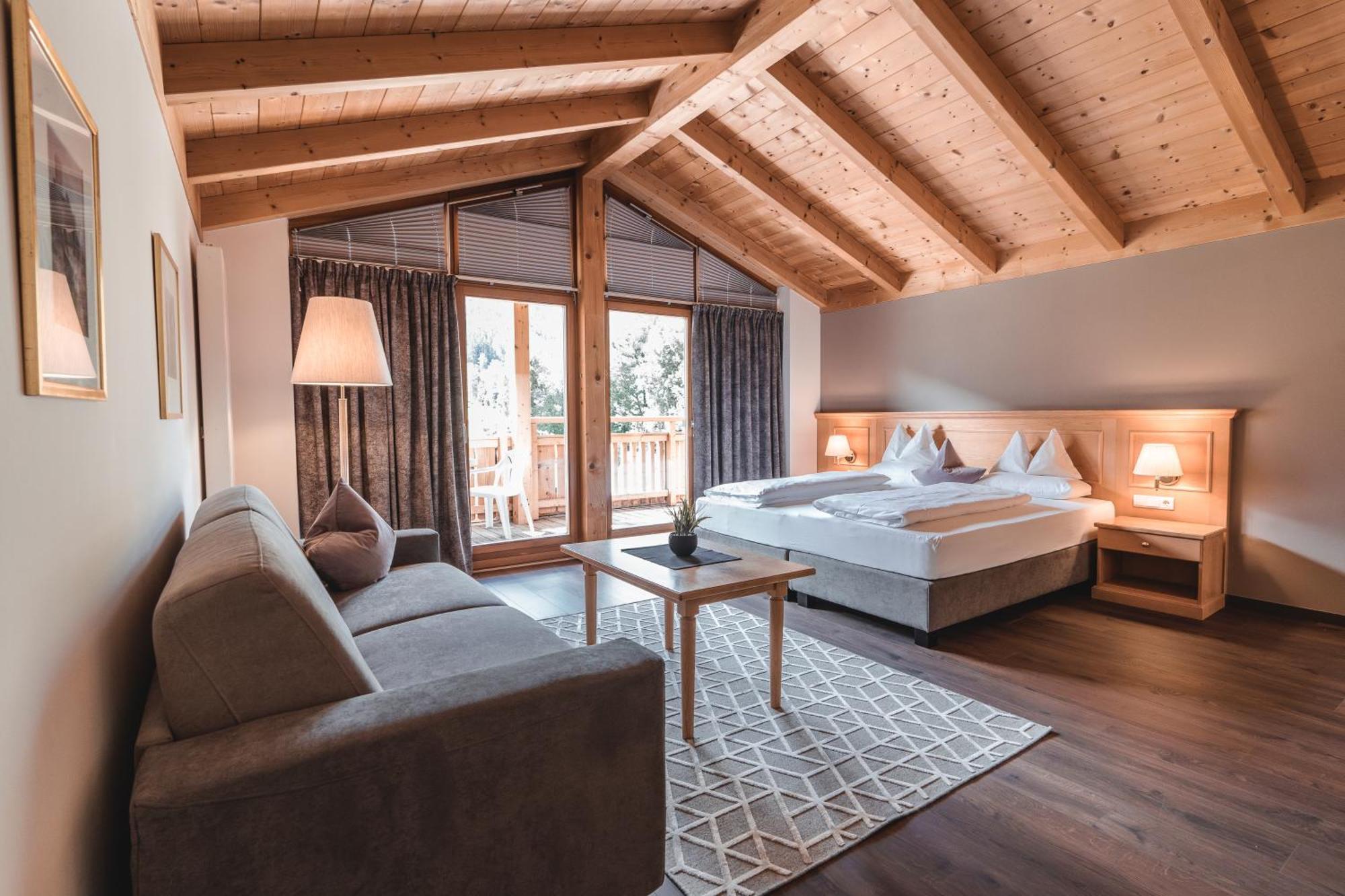 Hotel Reischach Brunico Bagian luar foto