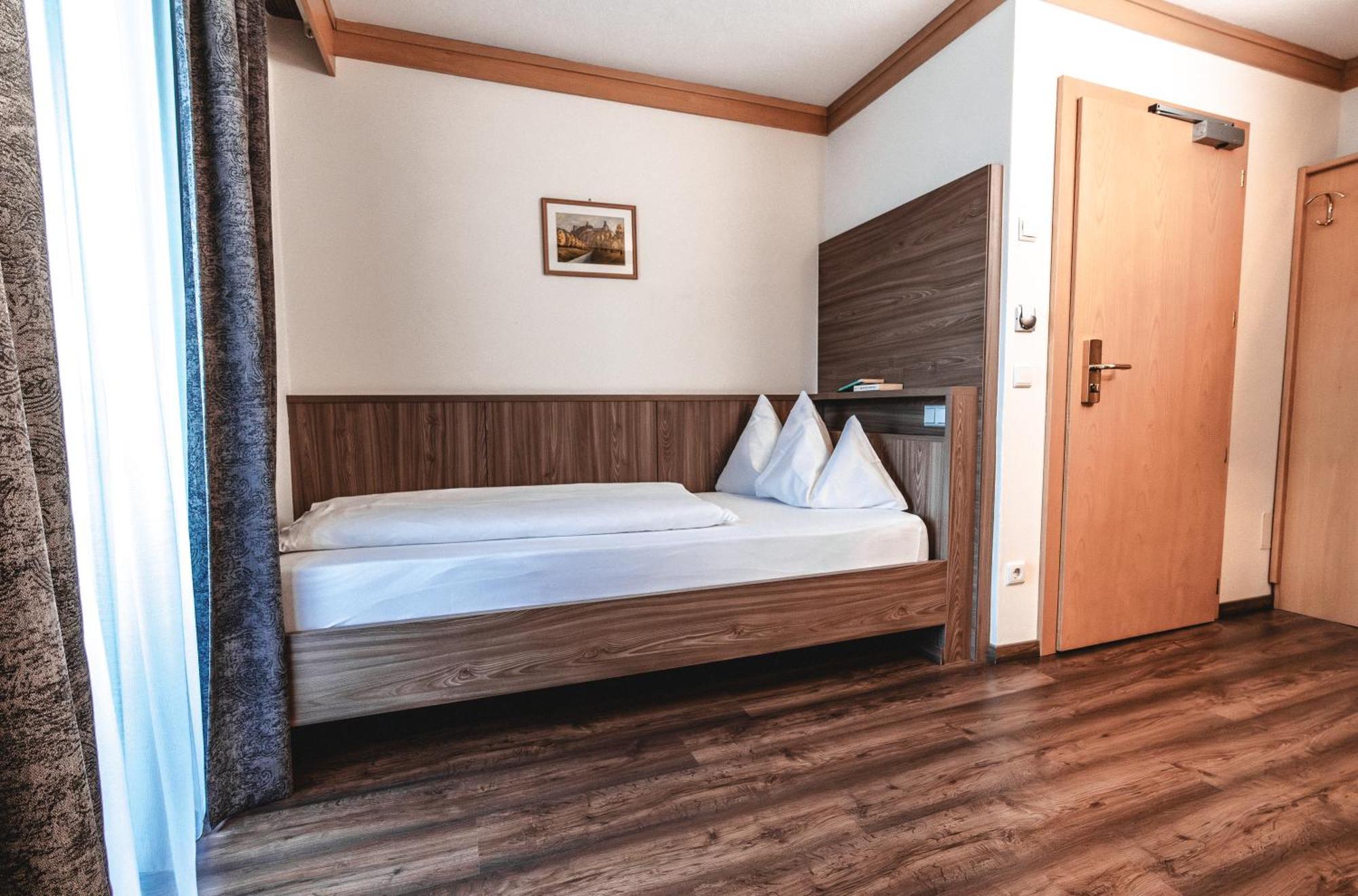 Hotel Reischach Brunico Bagian luar foto
