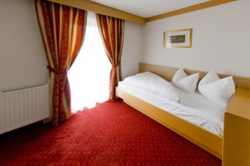 Hotel Reischach Brunico Bagian luar foto