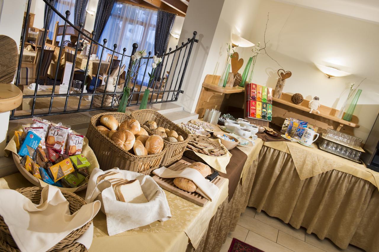Hotel Reischach Brunico Bagian luar foto