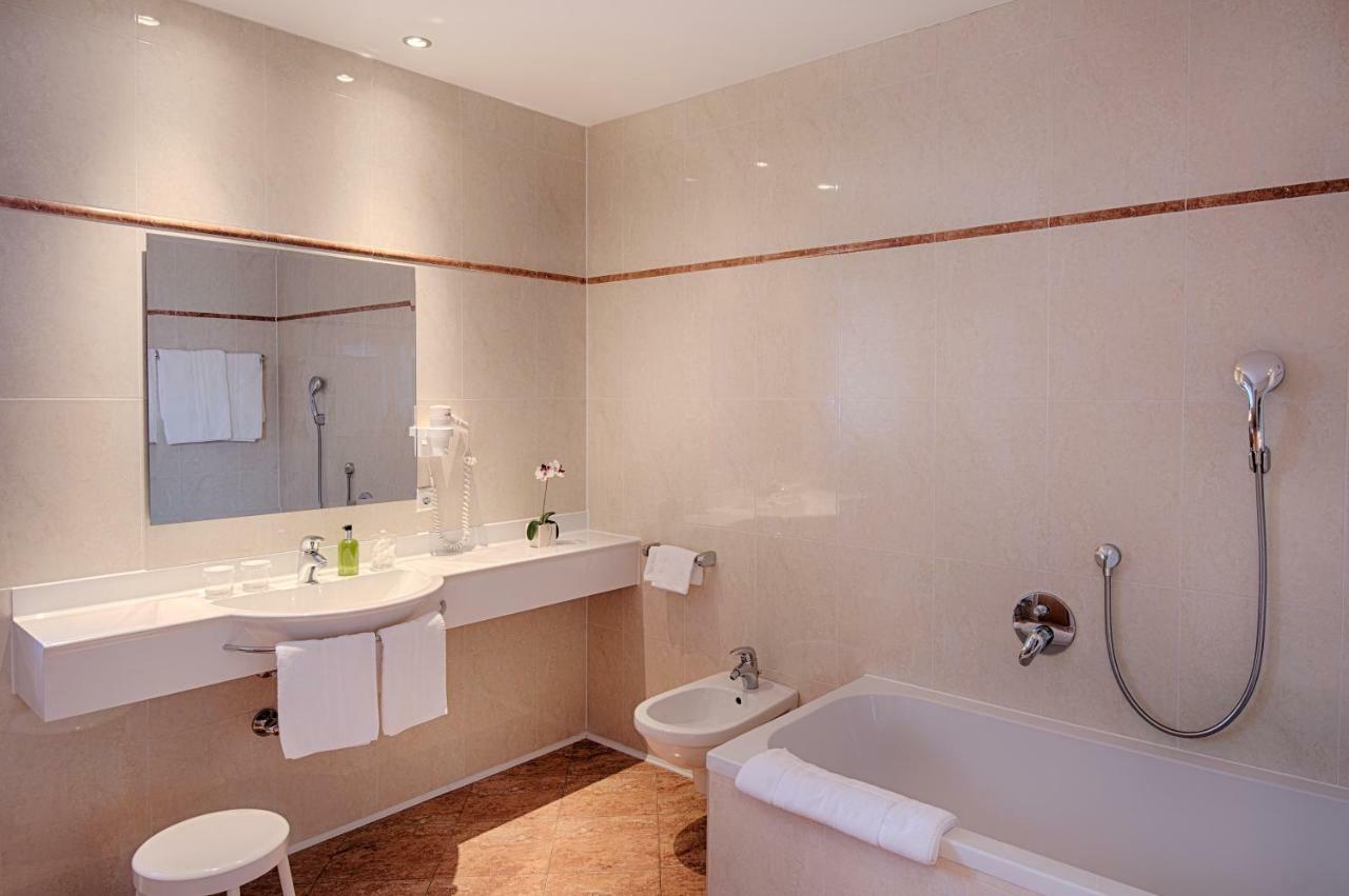 Hotel Reischach Brunico Bagian luar foto